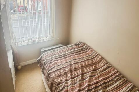 Front bedroom 3