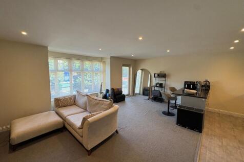 Sitting/Dining Area