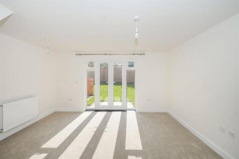 3 bedroom Semi Detached House in Stratford Drive, Prescot photo 3