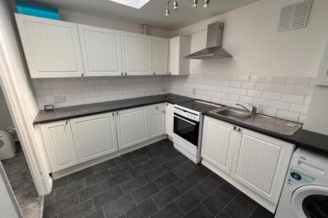 Front Lane, Upminster, RM14 photo 3