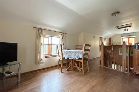 HOLIDAY COTTAGE LIVING ROOM