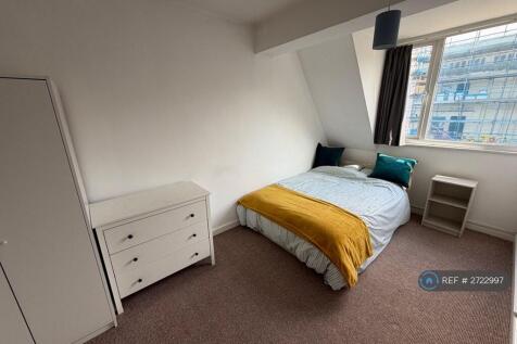 Room 8 - Good Sized Top Floor Quiet Room.