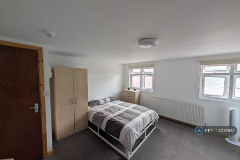 Norfolk Avenue, London, N13 photo 3