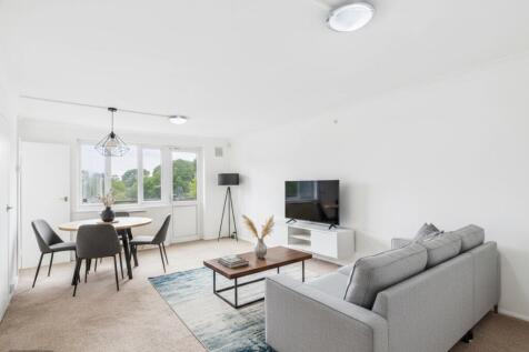 Living Room presented by James Hillier for Ewemove