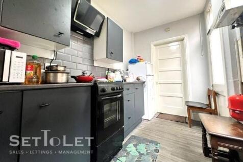 31 Chartley Road, LE31AB - Sale 8.jpg