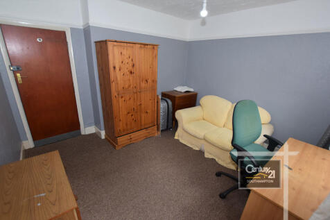 |Ref: R153893|, Burlington Road, Southampton SO15 2FQ photo 3
