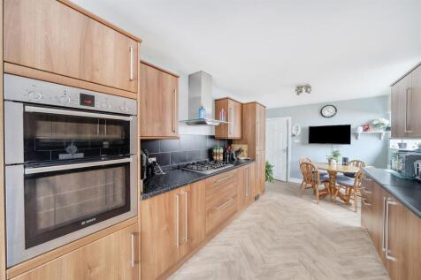 Links Way - Kitchen.jpg