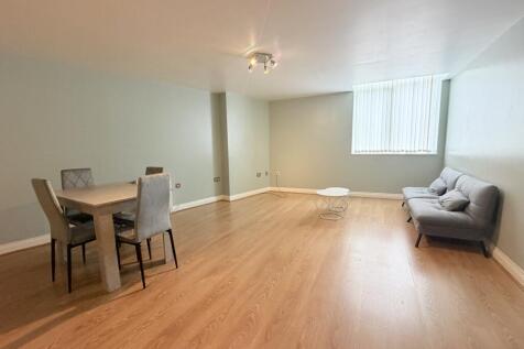 2 bed flat to rent The Maypole, Salford M6 6LS