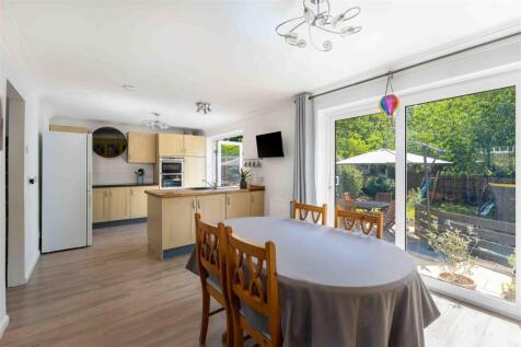 11 Washle Drive, Middleton Cheney-7.jpg