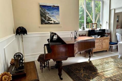 Reception Room 1.jpg