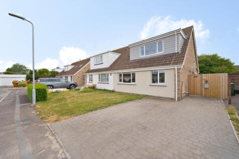 3 bed semi-detached house for sale
