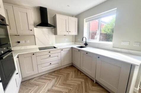 Chapel Lane, Codsall, Wolverhampton photo 4