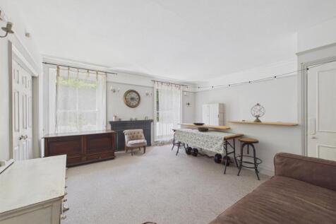 CAM03972G0-PR0392-STILL007.jpg