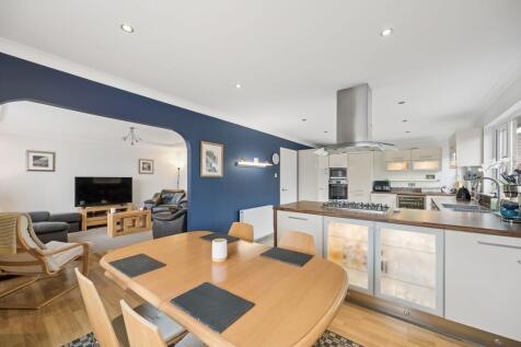 Kitchen/ Dining Room