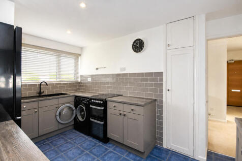 Osborne Court, Milford on Sea photo 3