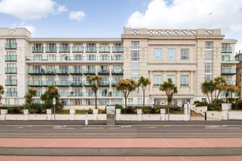 2-bed flat on Central Promenade, Douglas, £1,400/mo