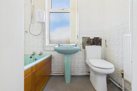 CAM03729G0-PR0171-STILL028