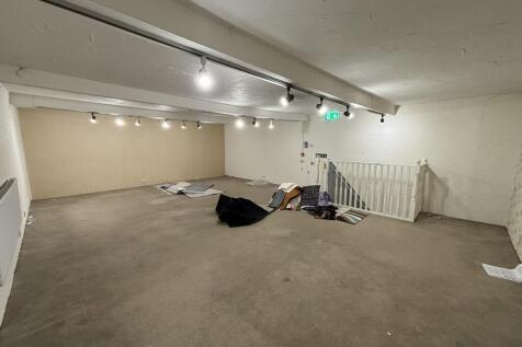 Retail Property (high street) to rent Image 8