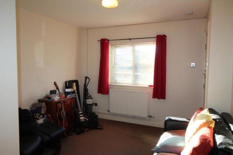 Thomas Chambers, St James Close, Glossop, Derbyshire photo 5