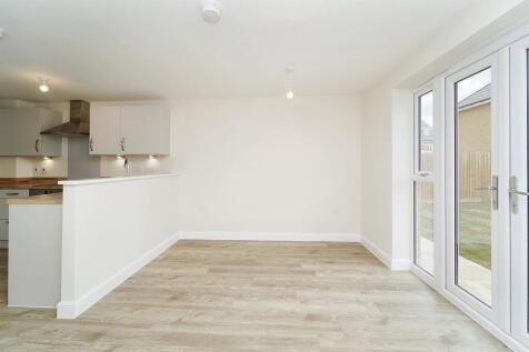 4 bedroom Semi Detached House in Daisy Lane, Houghton Conquest, Wixams photo 4