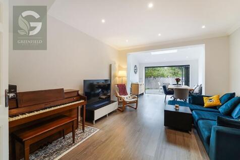 Silvergate, off Ruxley Lane, Ewell, Epsom, Surrey, KT19 9GZ