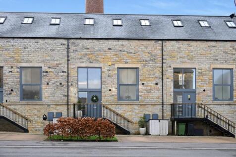Leeds, LS19 - property photo