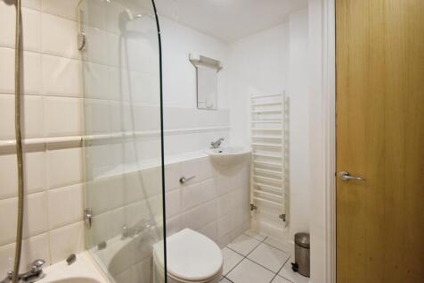 pbox-bathroom-315880.JPG