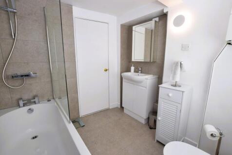 Family Bathroom (First Floor)