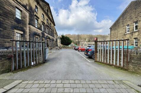 Dowker Street Milnsbridge, Huddersfield HD3 4JB photo 3