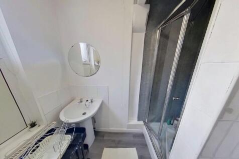 53a-Lenton-Boulevard-Bathroom-1