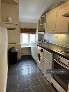 Marjorie Grove, London, SW11 photo 3
