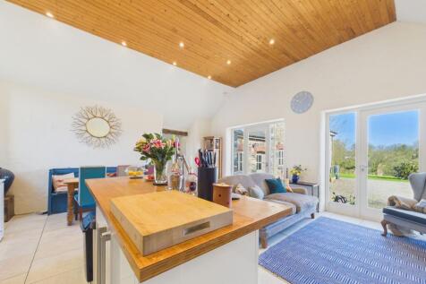 Kitchen / Dining Area