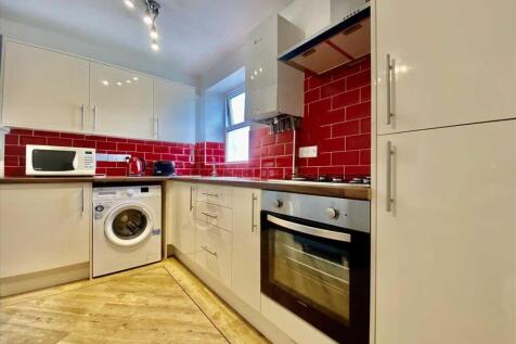 3 Bedroom House in PL4 6HL