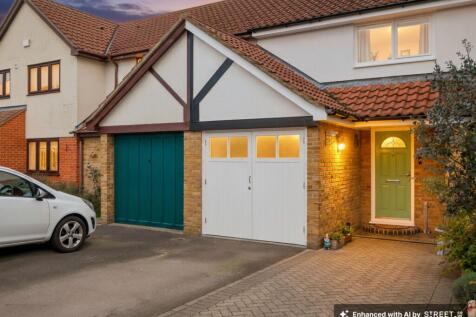 Rayleigh, SS6 - property photo