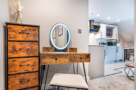 52 Eastcott Hill, Swindon, Wiltshire, SN1 photo 3