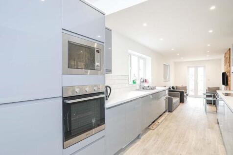 Communal Kitchen &amp; Reception Room