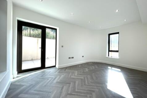Larkshall Road, Chingford E4 photo 4