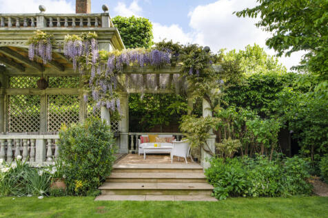 10 bed, 10 bath Detached in London - Photo 23