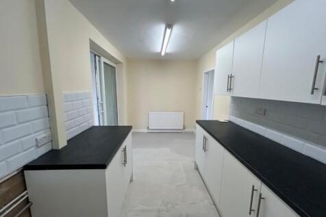 Griffe Drive, Wyke, Bradford, West Yorkshire, BD12 photo 3