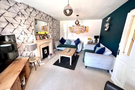 LOUNGE WITH BAY WINDOW