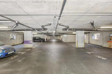 189 Viridian Square, HP21 7FZ (LOW RES)-15.jpg