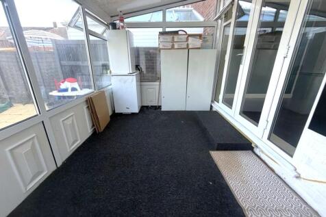 Homestead Way, Luton photo 4