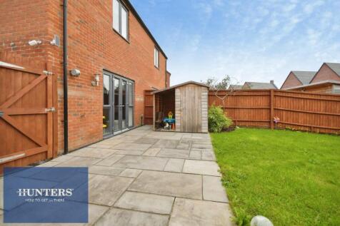REAR GARDEN 04.jpg