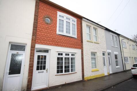 3 SEPARATE BEDROOMS, FIRST FLOOR WC, WALKING DIST