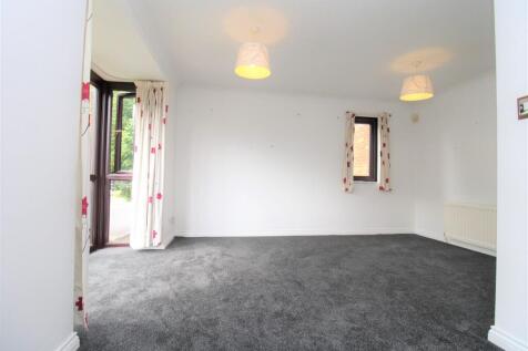 Farriers Road, Epsom photo 4