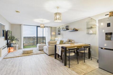 Kitchen / Living roo