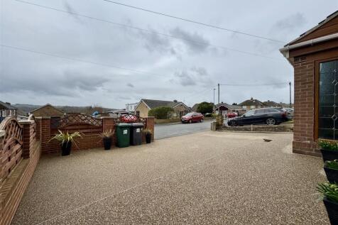 EXTERNAL FRONT AND DRIVEWAY