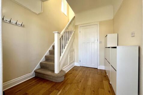 Overton Crescent, Sale photo 3