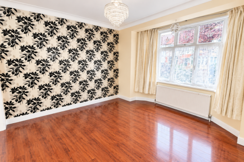 72, Icknield Drive, Gants Hill, Ilford, Redbridge photo 3