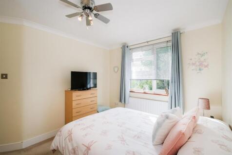 37 Knebworth Avenue-7.jpg